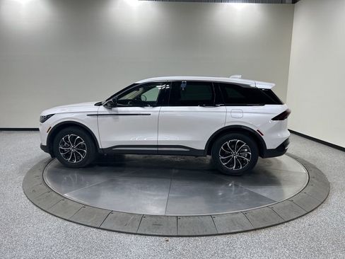 Used 2024 Lincoln Nautilus Premier w/ Equipment Group 102A image 8