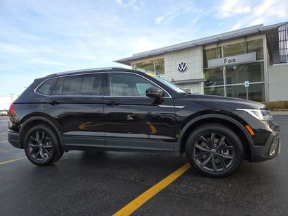 Used 2024 Volkswagen Tiguan SE w/ Panoramic Sunroof Package
