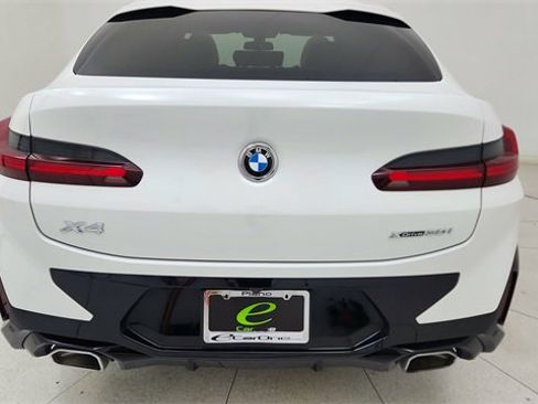 Used 2025 BMW X4 xDrive30i image 12