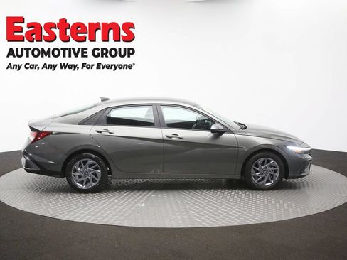 Used 2024 Hyundai Elantra SEL FWD image 43