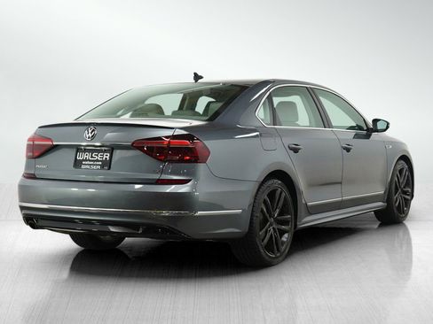 Used 2017 Volkswagen Passat 1.8T R-Line image 5