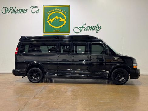 Used 2017 Chevrolet Express 2500 Extended RWD image 8