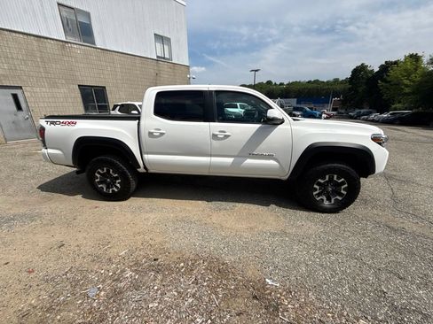 Used 2022 Toyota Tacoma TRD Off-Road w/ Technology Package AWD/4WD image 8