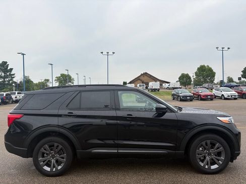 Used 2024 Ford Explorer XLT w/ Equipment Group 202A AWD/4WD image 5