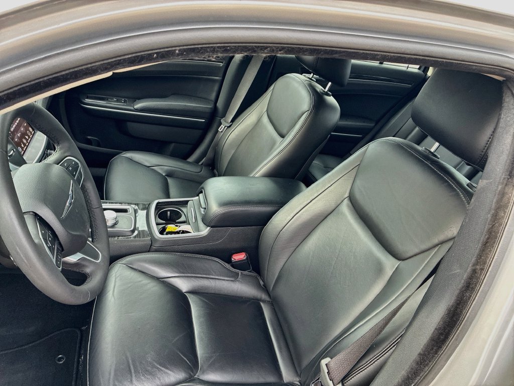 Used 2022 Chrysler 300 Touring L w/ Popular Equipment Group RWD image 19