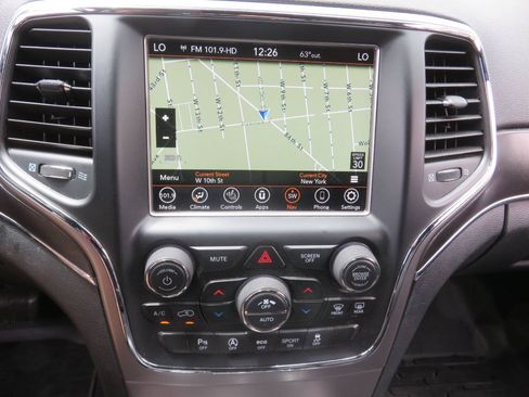 Used 2018 Jeep Grand Cherokee Limited AWD/4WD image 17