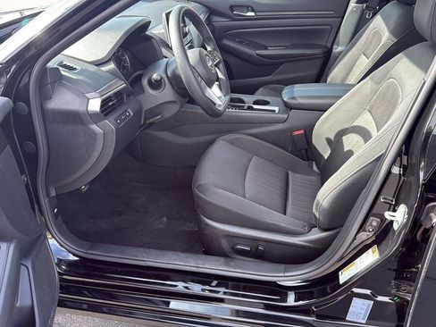 Used 2025 Nissan Altima 2.5 SV image 14