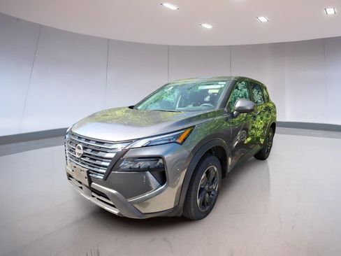Used 2024 Nissan Rogue SV AWD/4WD image 2