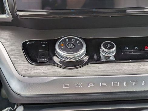 Used 2025 Ford Expedition Platinum AWD/4WD image 28