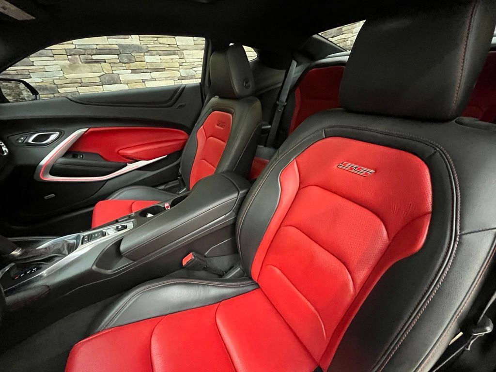 Used 2016 Chevrolet Camaro SS RWD image 28
