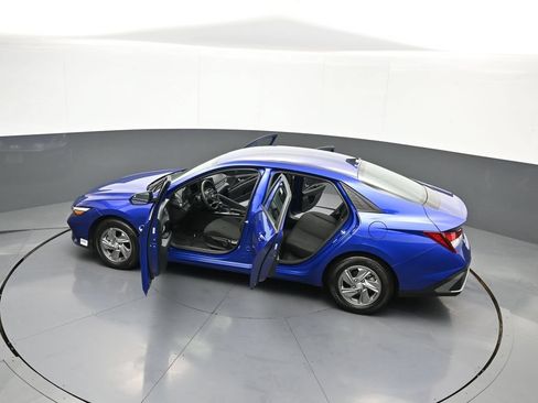 Certified 2025 Hyundai Elantra SE w/ Cargo Package FWD image 43
