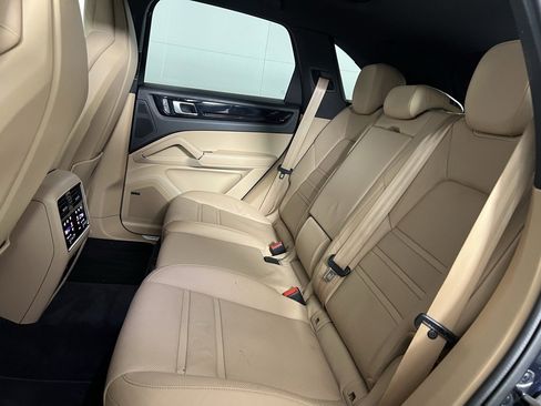 Certified 2022 Porsche Cayenne Platinum Edition w/ Premium Package Plus image 26