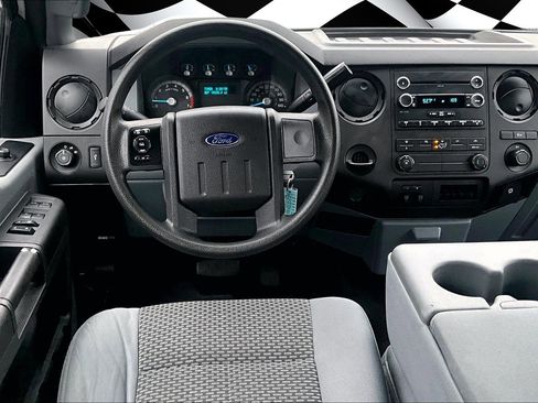 Used 2014 Ford F250 XL w/ Power Equipment Group image 5