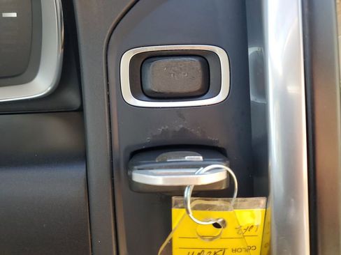 Used 2015 Volvo XC60 T5 w/ Proximity Package image 34