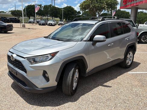 Used 2020 Toyota RAV4 XLE w/ Convenience Package FWD image 6
