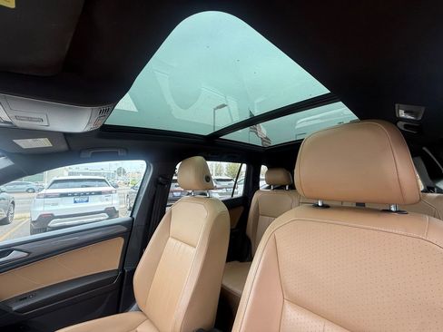 Used 2022 Volkswagen Tiguan SE w/ Panoramic Sunroof Package image 27