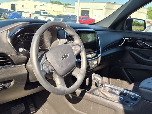 Used 2023 Chevrolet Traverse RS w/ LPO, Floor Liner Package FWD image 9