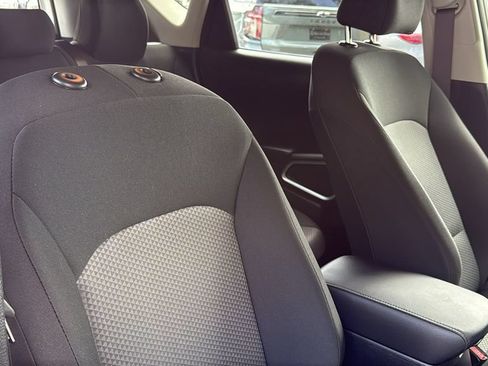 Used 2025 Kia Soul LX FWD image 11