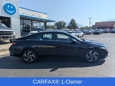 Used 2025 Hyundai Elantra SEL FWD image 2