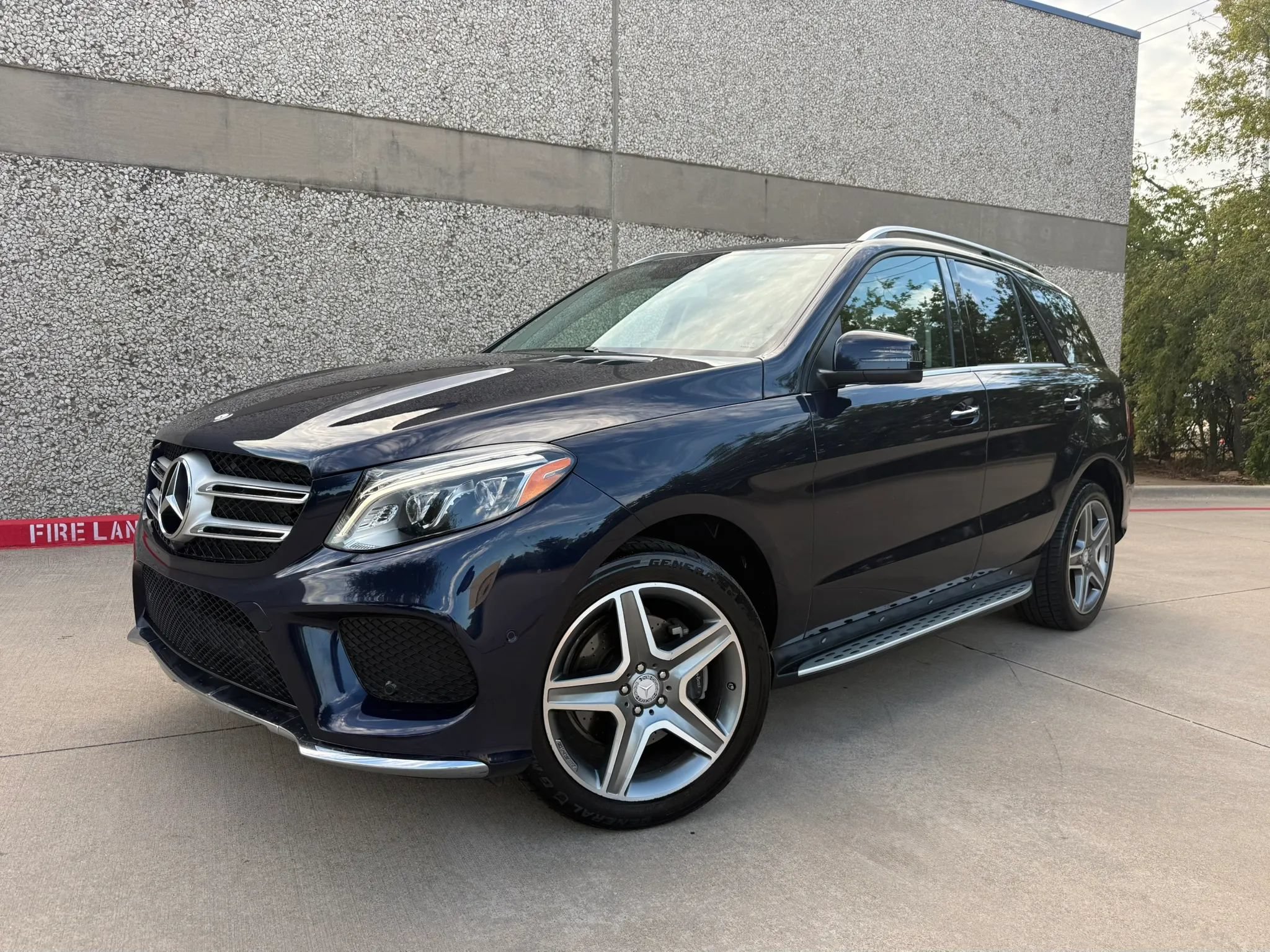 Used 2017 Mercedes-Benz GLE 400 4MATIC image 2