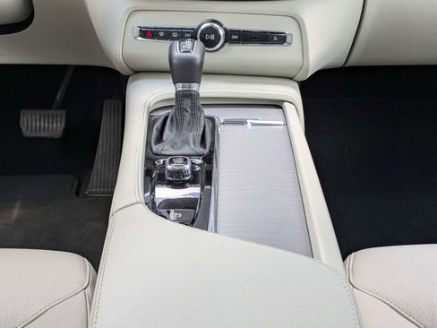 Used 2022 Volvo XC90 T5 Momentum AWD/4WD image 23