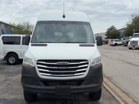 Used 2019 Freightliner Sprinter 2500 AWD/4WD image 3