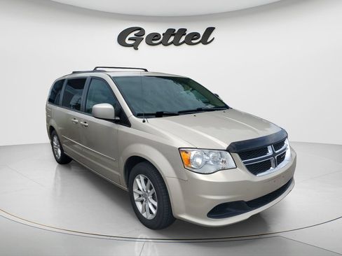 Used 2016 Dodge Grand Caravan SXT w/ Rear Park Assist Package FWD image 2