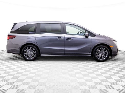 New 2026 Honda Odyssey Touring image 7