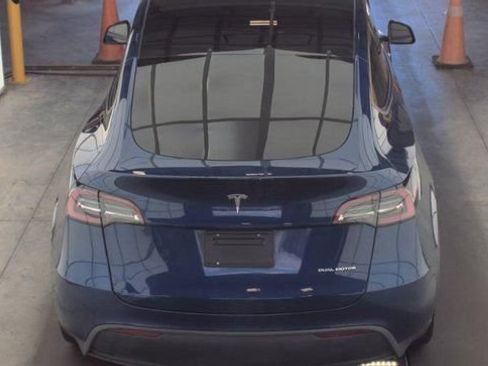 Used 2023 Tesla Model Y Long Range AWD/4WD image 3