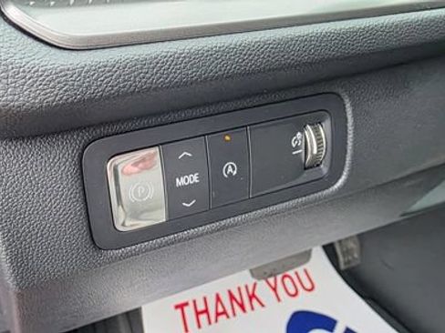 Used 2025 Chevrolet Traverse LT FWD image 19