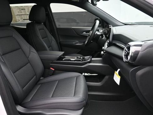 New 2026 Chevrolet Equinox LT w/ Convenience Package II FWD image 33
