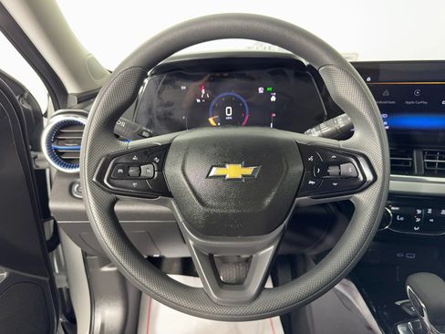 Used 2026 Chevrolet Trax LT FWD image 13