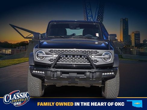 Used 2024 Ford Bronco Badlands image 2