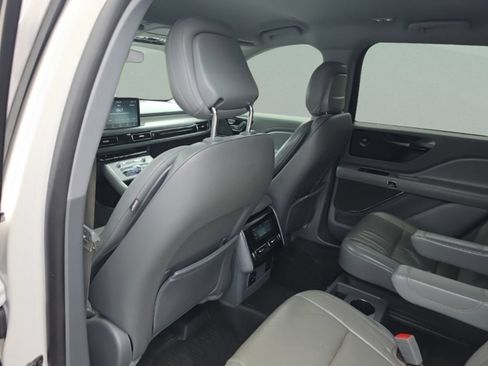 Used 2020 Lincoln Aviator Reserve w/ Elements Package Plus AWD/4WD image 23