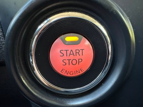 Used 2022 Nissan Titan SV image 33