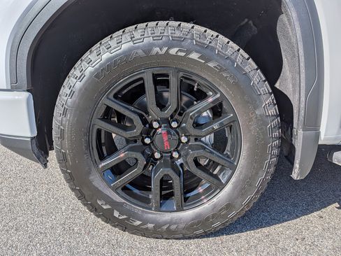 Certified 2026 GMC Sierra 1500 Pro w/ Graphite Edition image 9