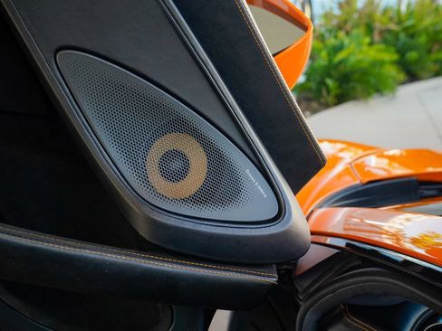 Used 2018 McLaren 570S Spider image 54