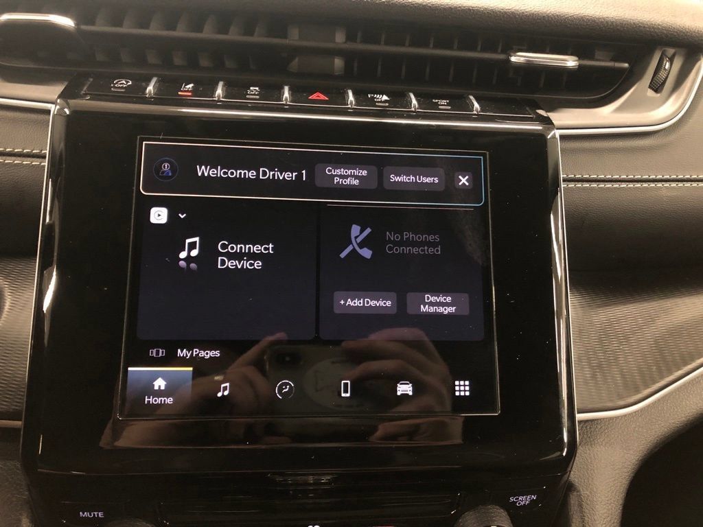 Used 2024 Jeep Grand Cherokee Laredo AWD/4WD image 10