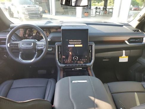 New 2025 GMC Yukon XL Denali image 12
