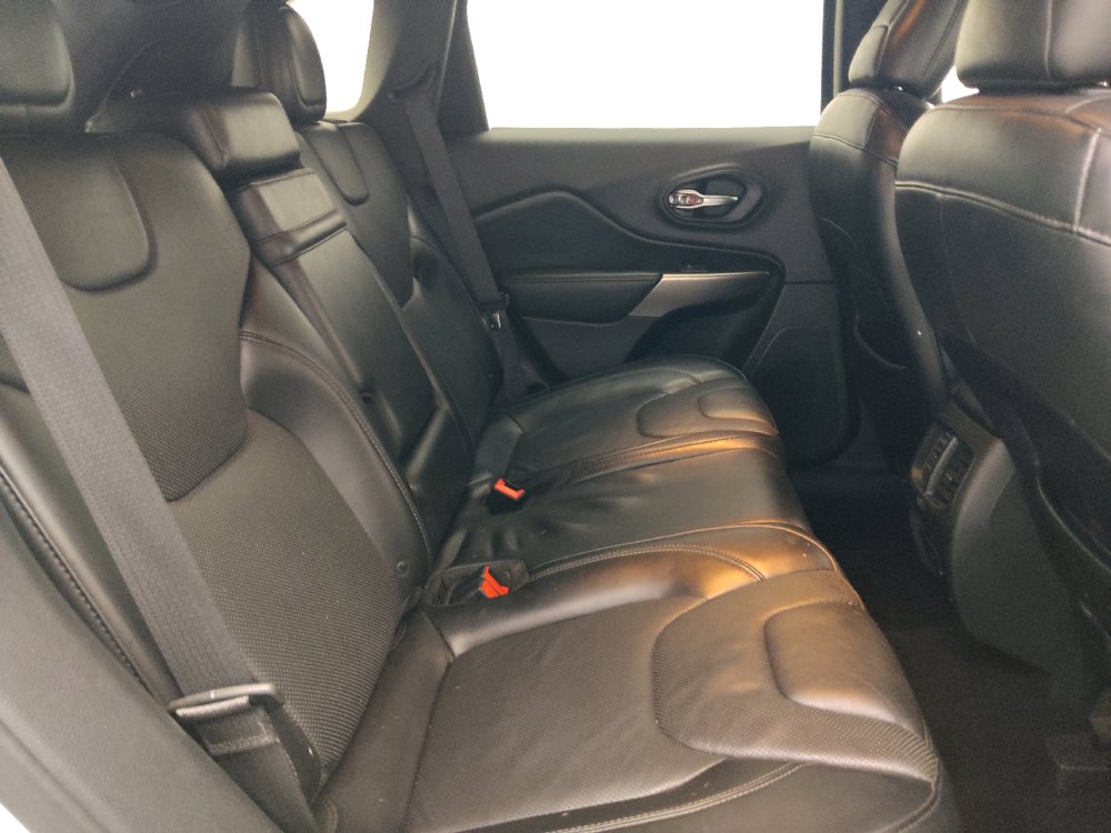 Used 2019 Jeep Cherokee High Altitude FWD image 19