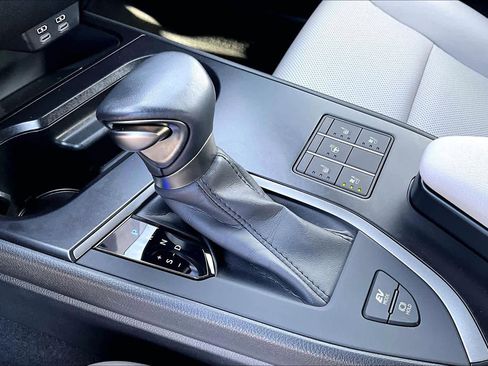 Used 2024 Lexus UX 250h F Sport image 15