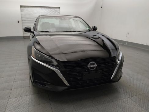 Used 2023 Nissan Altima 2.5 SV FWD image 14