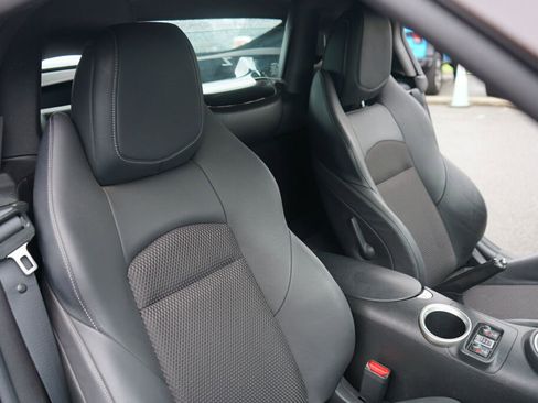 Used 2010 Nissan 370Z Touring w/ Sport Pkg RWD image 15