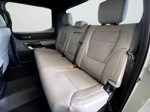 Used 2025 Toyota Tundra Limited AWD/4WD image 19