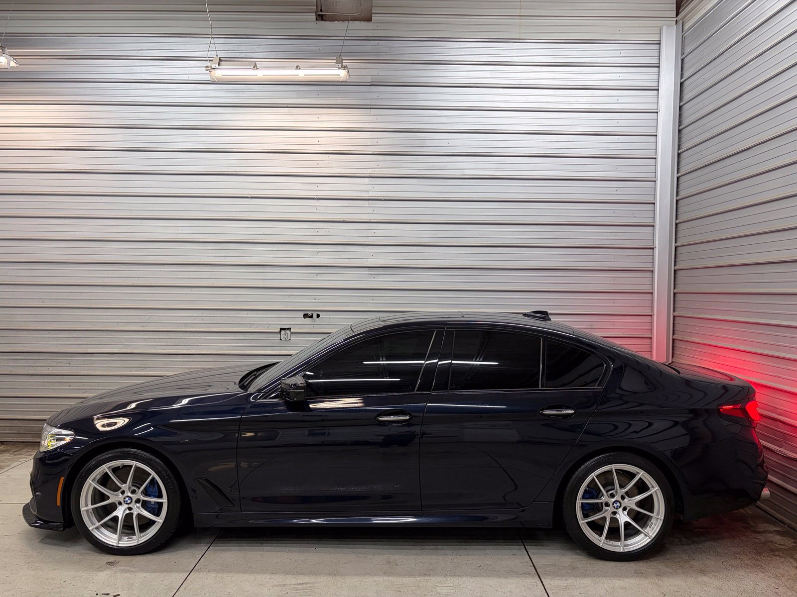 Used 2017 BMW 540i xDrive w/ M Sport Package AWD/4WD image 9