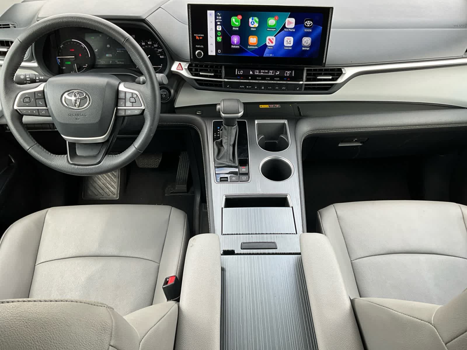 Used 2026 Toyota Sienna XLE FWD image 10