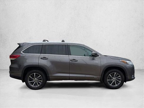 Used 2018 Toyota Highlander XLE image 4