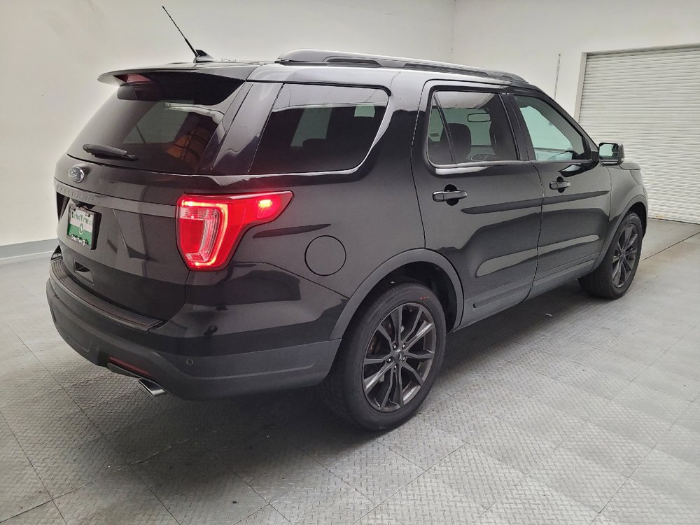 Used 2018 Ford Explorer XLT w/ Equipment Group 202A FWD image 9