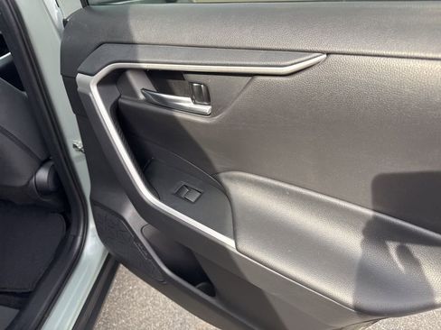 Used 2020 Toyota RAV4 XLE image 14