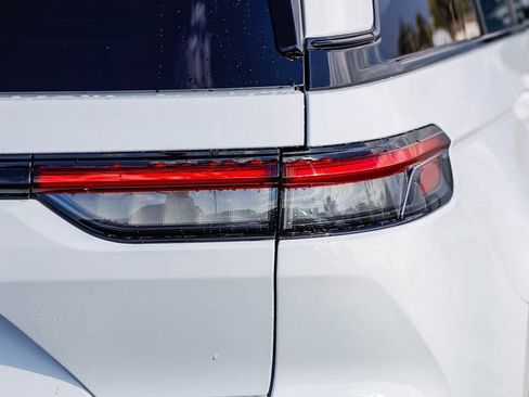 New 2025 Jeep Grand Cherokee Altitude image 10